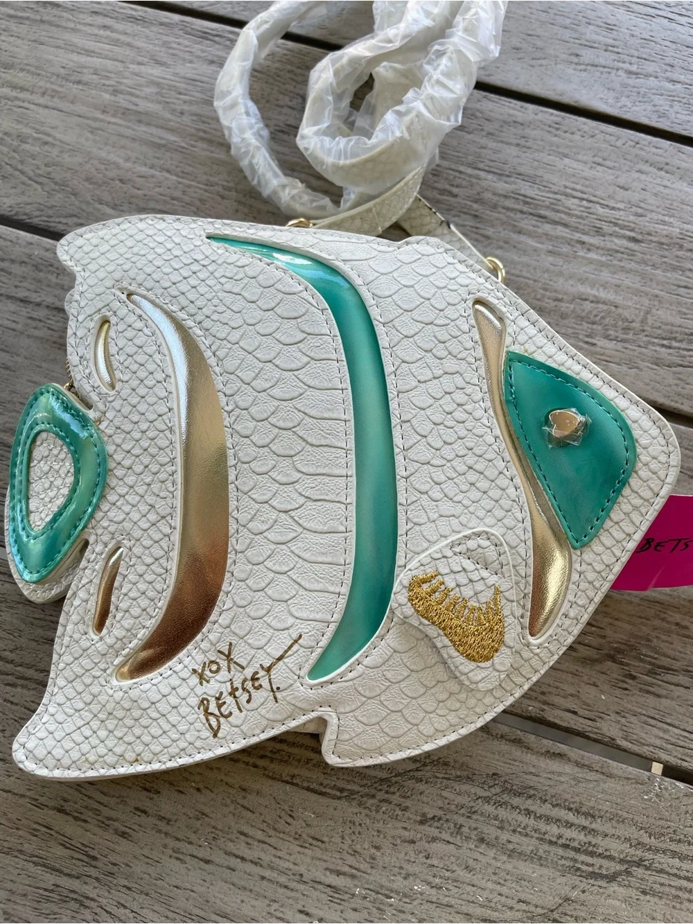 Betsey Johnson Kitsch Fishy Shaped “Plenty Of Fish In The Sea” Crossbody Bag NWT - Picture 2 of 8